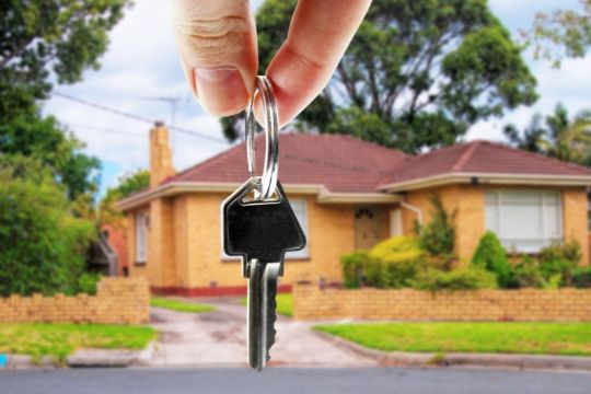 Kun moderate prishop p� parcelhuse