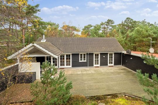 Velholdt fritidshus i fredet natur n�r badestrand