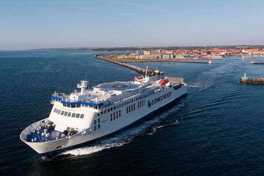 26-�rig truede med at s�tte ild p� f�rge