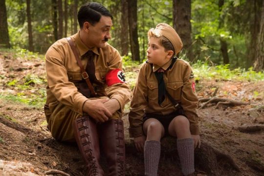 Krigskomedie i R�nne Bio