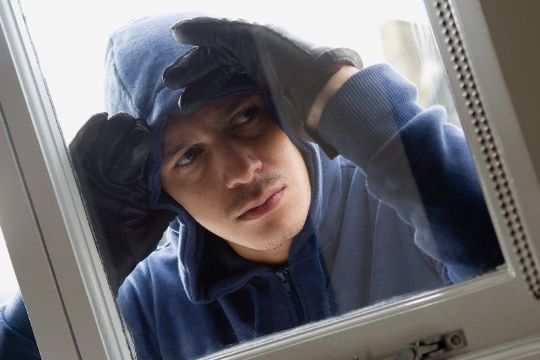 Indbrud i lejlighed i R�nne