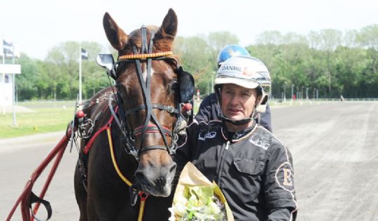 Lind-Holms nye hest er kommet til �en