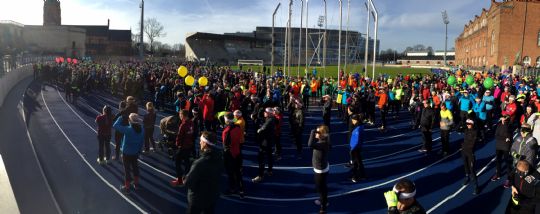 Anna Holm : Lad benene tale