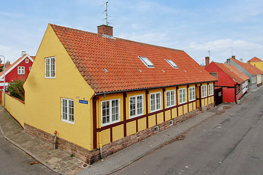 Stor villa med mange muligheder i Nex�