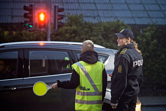 Fem for�ldre fik b�der ved skole