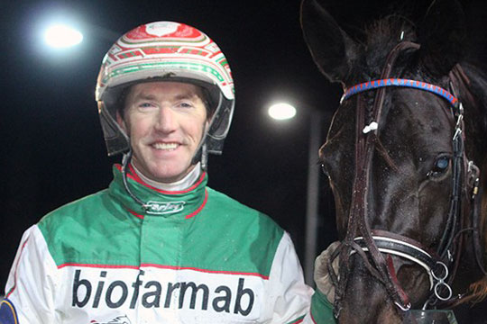 Bornholmer skifter tr�ner med travhest