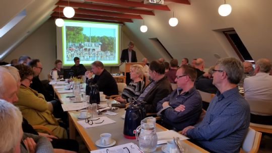 Erhvervslivet har f�et �je p� travbanen