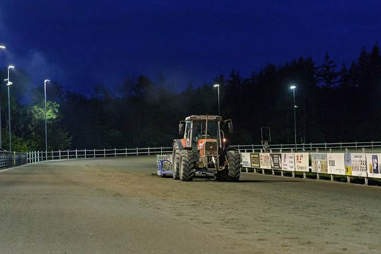 En tredjedel af travbanen skal h�ves 1 meter