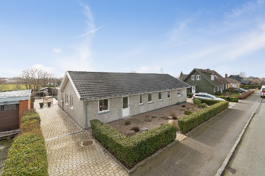 Stor familievilla i R�nne Nord