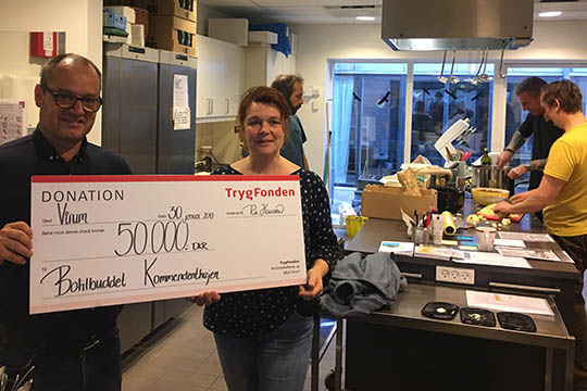 Donerede 50.000 kr. til f�llesspisning