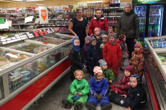 B�rn lader op til stor fiskedyst