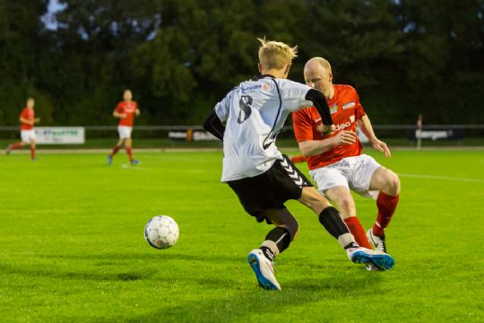 S� kom der gang i lokalbolden