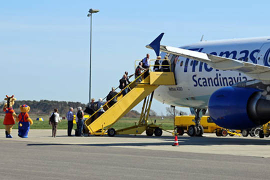 Spies vil kompensere milj�et for flyrejser