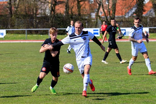 R�nne fB skal ud i f�rste n�glekamp