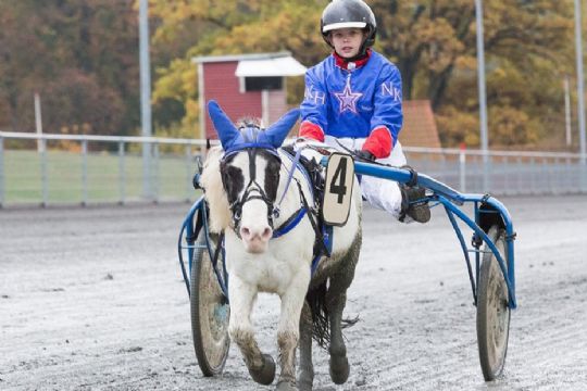 Nathalie skal til DM for ponykuske