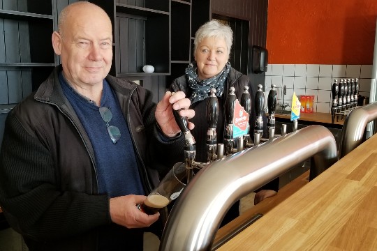 Pensioneret betjent �bner �lstue i Allinge