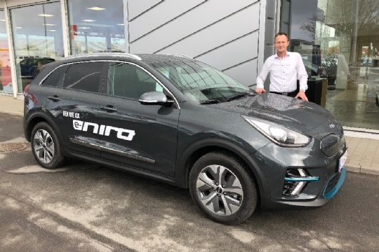 Bilhuset viser avanceret elbil