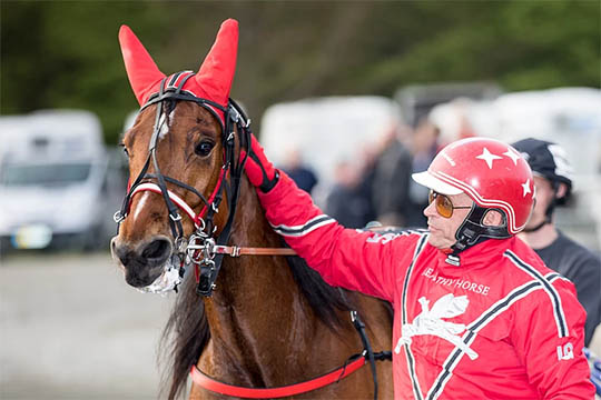 Rygsmerter bet�d afbud fra Gommans