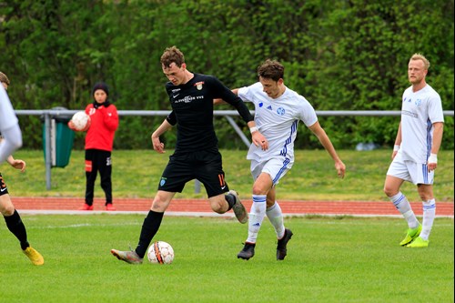 R�nne fB i historisk n�glekamp