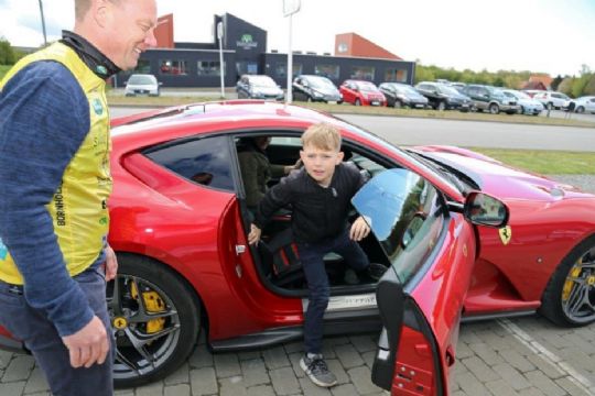 Bertram fik uforglemmelig tur i Ferrari