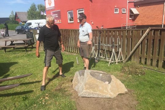 Kunstner forsk�nner Brugsens have