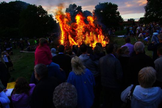 Bavneh�je med b�l p�