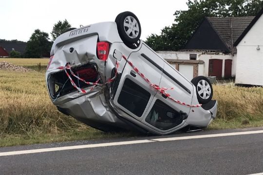 Bil slog en kolb�tte ved �stermarie