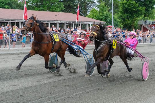 Travbanens lynstartere m�des i supersprint