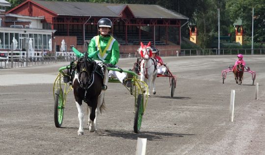 Tredobbelt Bornholm i ponyl�b i hovedstaden  