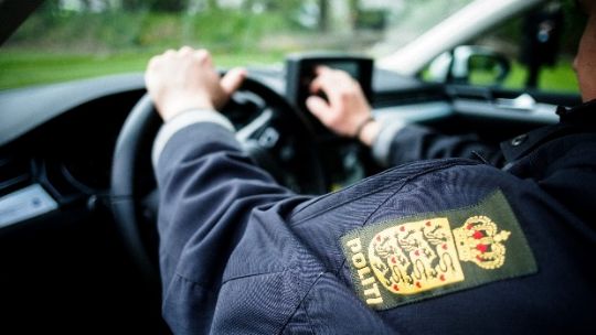 27-�rig fartsynder taget uden k�rekort