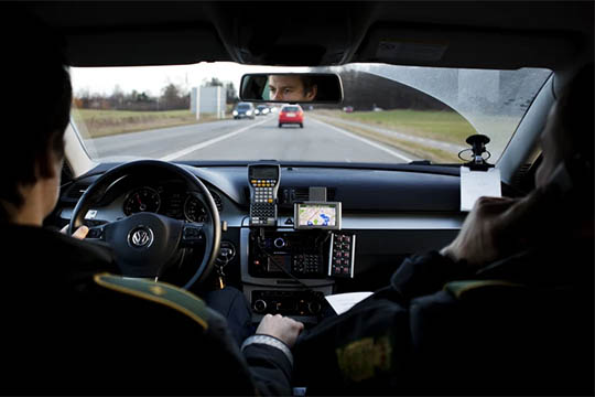 Fartb�de og klip til 50-�rig bilist