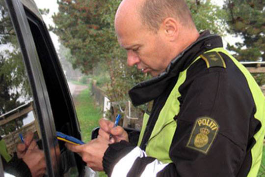 Fartb�der til ni bilister