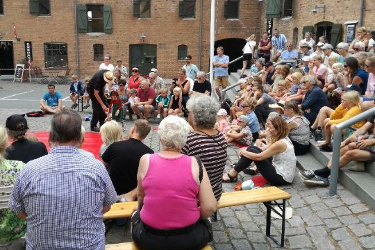 Mindre tilskud til gadeteater end h�bet