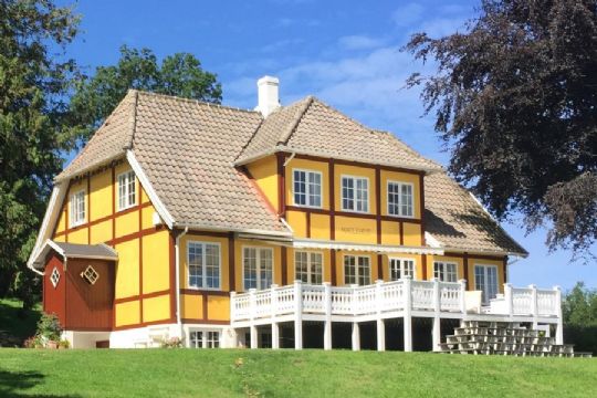 Pilmark s�nker prisen p� sit sommerhus