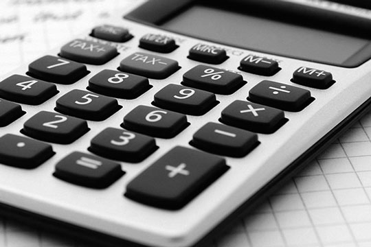 O M INVEST ApS viser v�kst