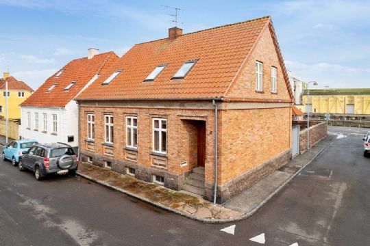 Villa med udsigt over Nex� Havn