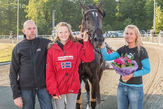 Genboer k�ber travhest i Sverige