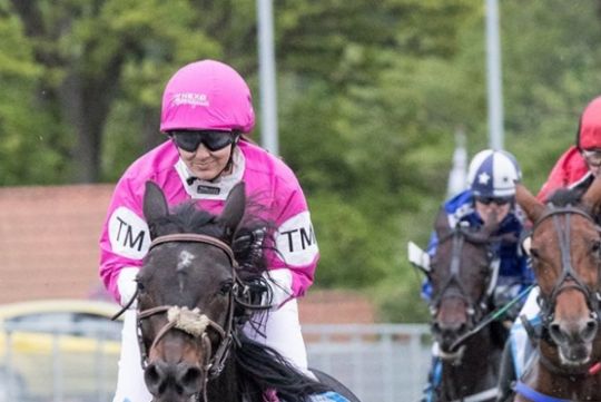 Sejrsvant travpige flytter til Sj�lland