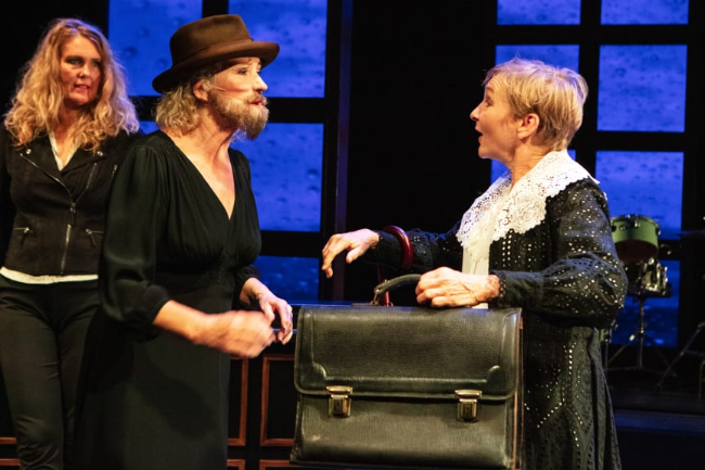 R�nne Theater fyldt to dage i tr�k