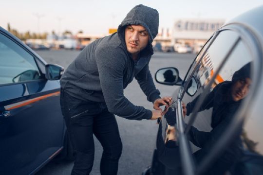 Forsikring advarer atter mod biltyve