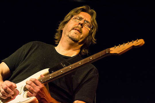 Bluesguitarist g�ster i Raschs Pakhuz