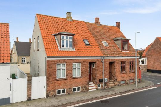 Halvt dobbelthus ved Nex� Havn