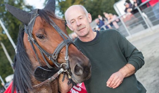 Opdr�tter har helbror til historisk travhest