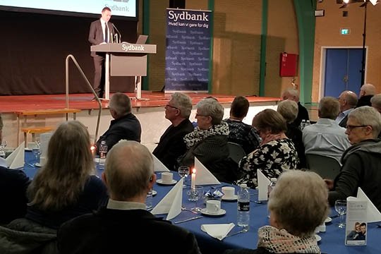 Sydbank aflyser stort kundem�de
