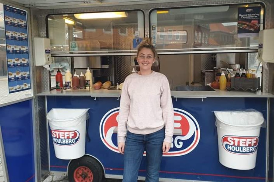 Micha�la er ny bag disken i p�lsevognen