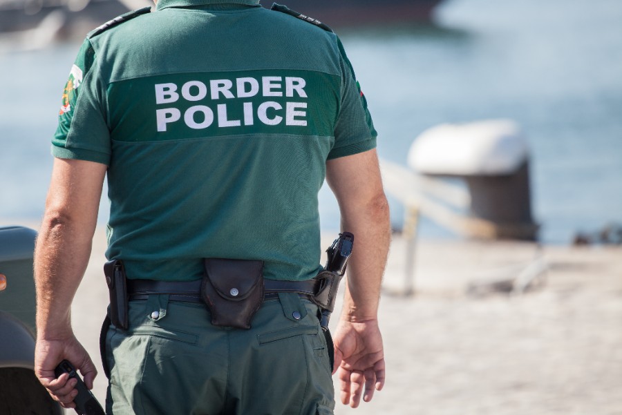 Pinligt at vi skyder mod flygtninge