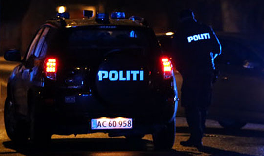 Unge br�d forbud mod forsamling