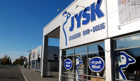 Tre m�nd sigtet for tyveri hos Jysk