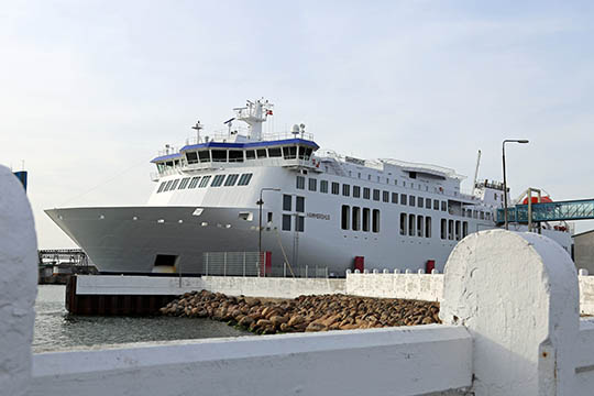 S�folk h�dres med tuden i havnen