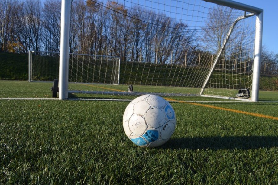 S�ger kommunal garanti til kunstgr�sbane